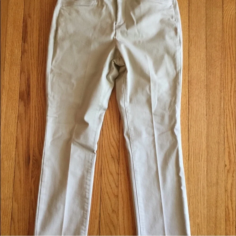 Christopher & Banks Slimming Kahki Pants Slacks Size 6P